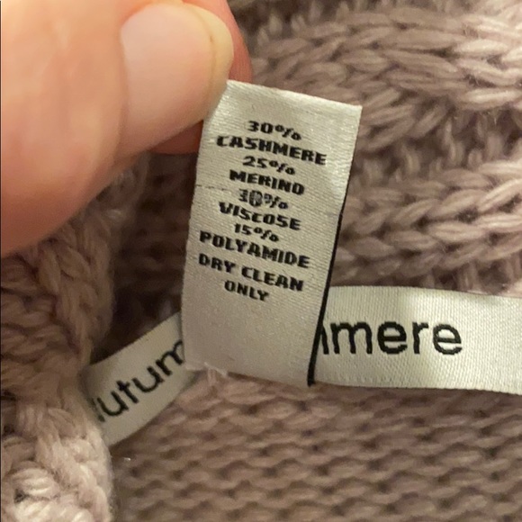 August cashmere sweater. - Picture 7 of 7